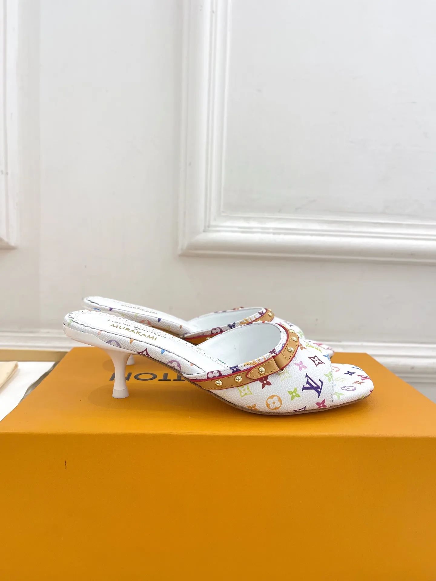 👟👟Ex-factory price 580👟👟 LV | Louis Vuitton 25𝐬𝐬 🧡💚2025 early spring new top version‼ ️The original version is the same. The counter features the latest LV Full of high-end feel! A popular model among bloggers at home and abroad, it’s retro and fashionable and looks amazing on your feet! Mainly recommended model on the official website★ ━━━━━ ЅᏇєєt ━━━━━ ▪️Upper: high-customized rainbow-colored presbyopia leather ▪️Lining: imported sheepskin lining ▪️Outsole: original Italian leather outsole ▪️Heel height: 5.5cm / 9.5cm ▪️Shoe size: 35-39 (34, 40, 41, 42 customized)